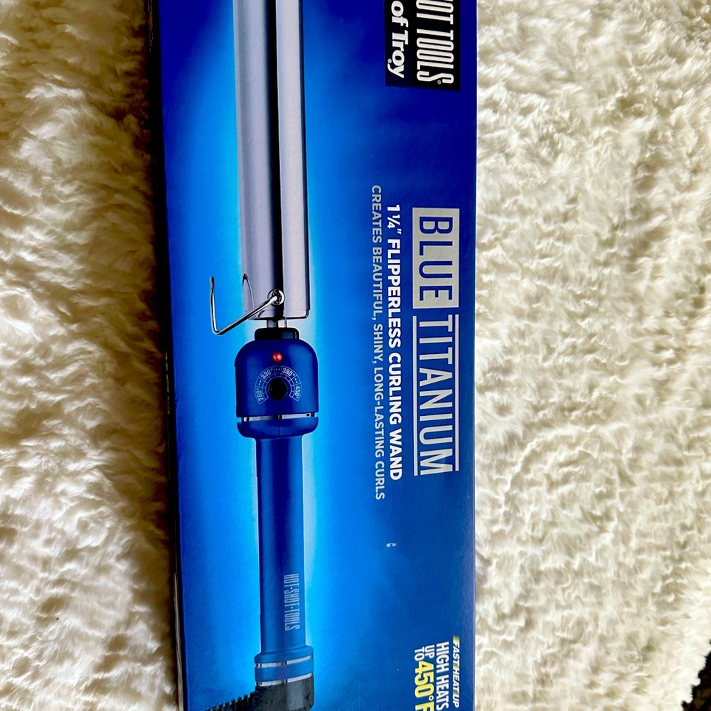 Brand new blue titanium 1 1/4 flipperless curling wand